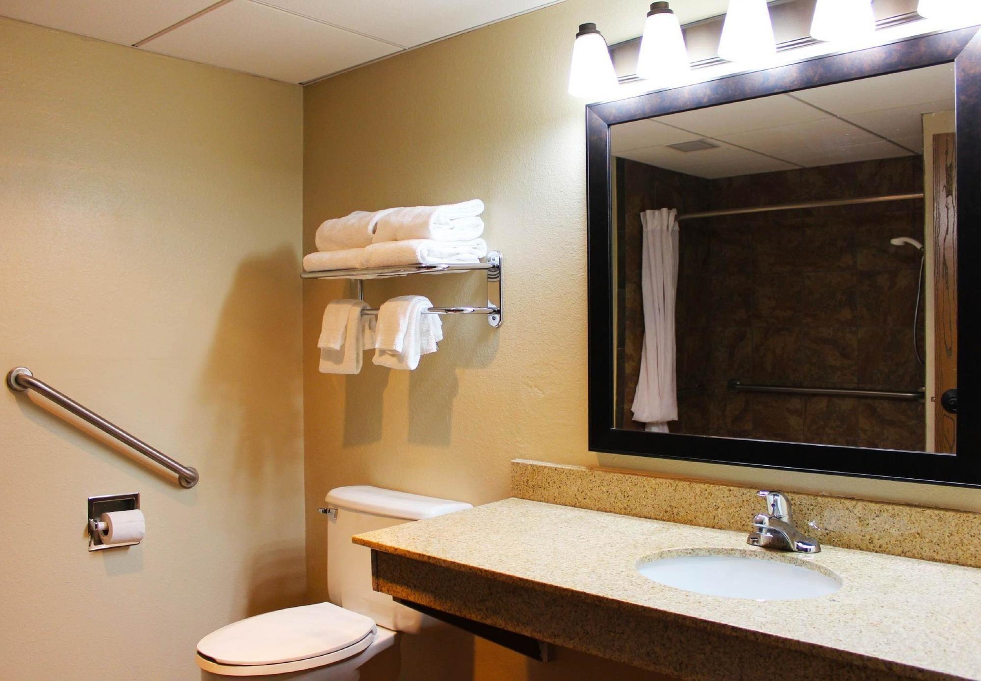 Revel Hotel Minot - Surestay Collection By Best Western Bagian luar foto