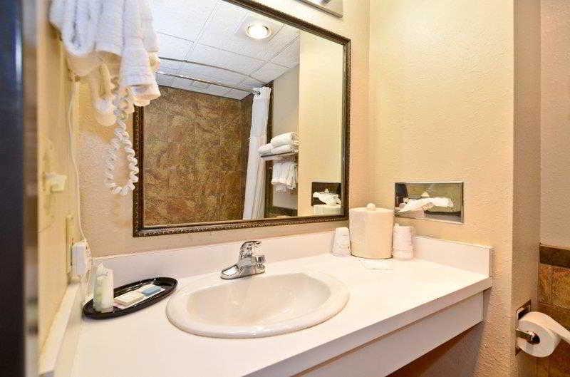 Revel Hotel Minot - Surestay Collection By Best Western Bagian luar foto