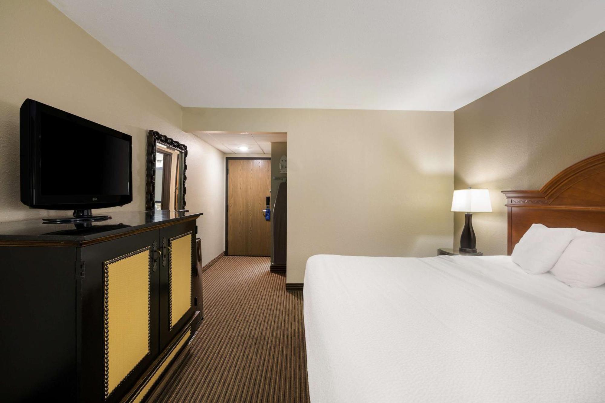 Revel Hotel Minot - Surestay Collection By Best Western Bagian luar foto