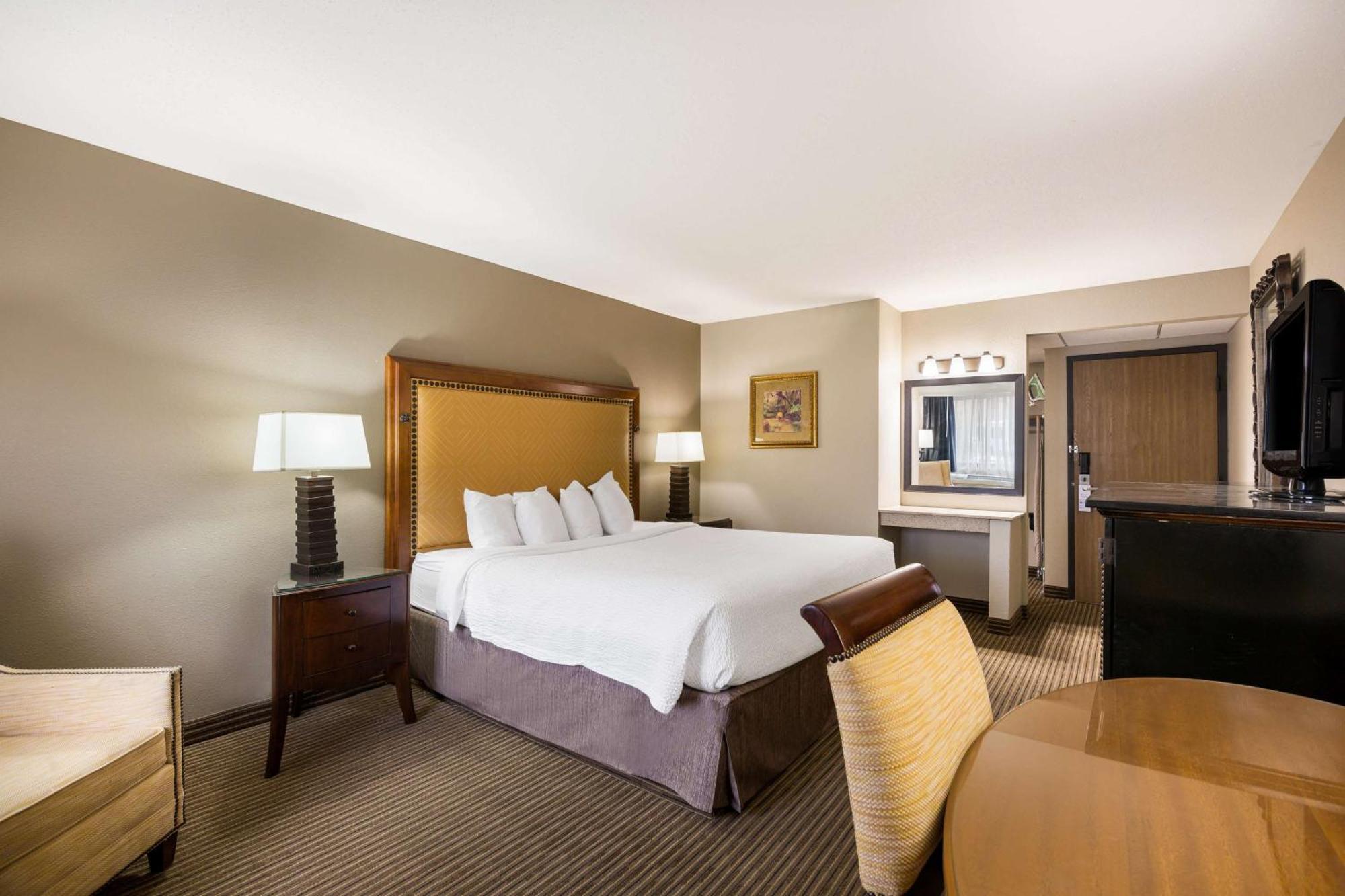Revel Hotel Minot - Surestay Collection By Best Western Bagian luar foto