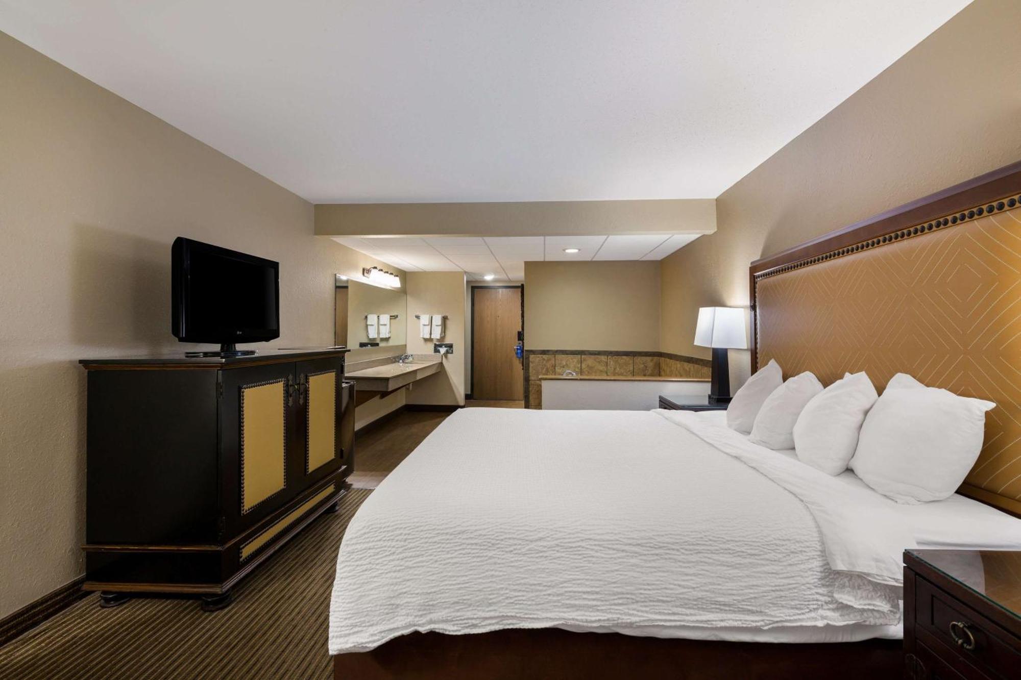 Revel Hotel Minot - Surestay Collection By Best Western Bagian luar foto