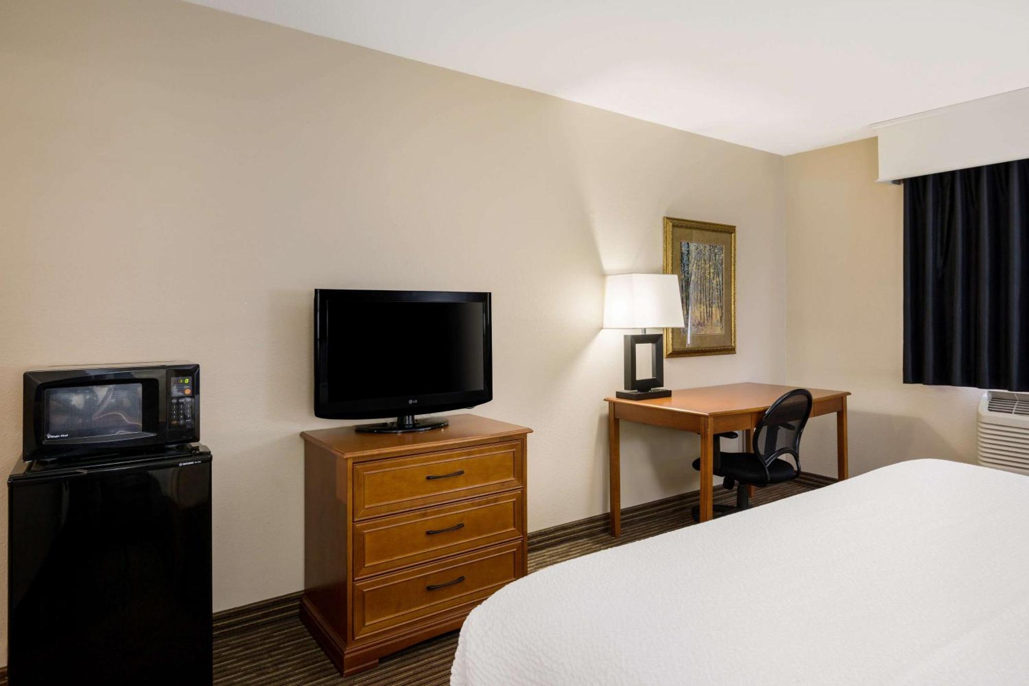 Revel Hotel Minot - Surestay Collection By Best Western Bagian luar foto