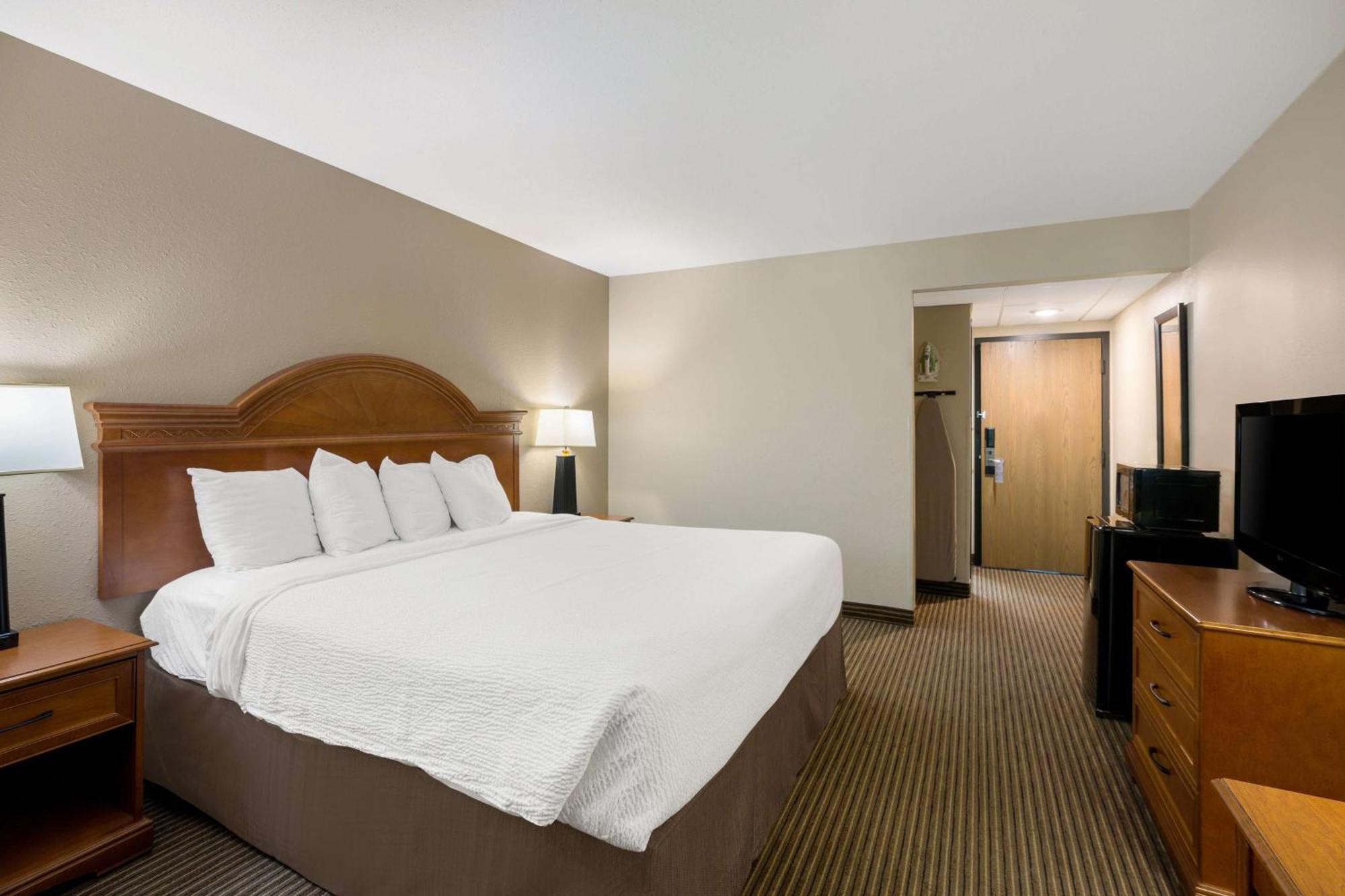 Revel Hotel Minot - Surestay Collection By Best Western Bagian luar foto