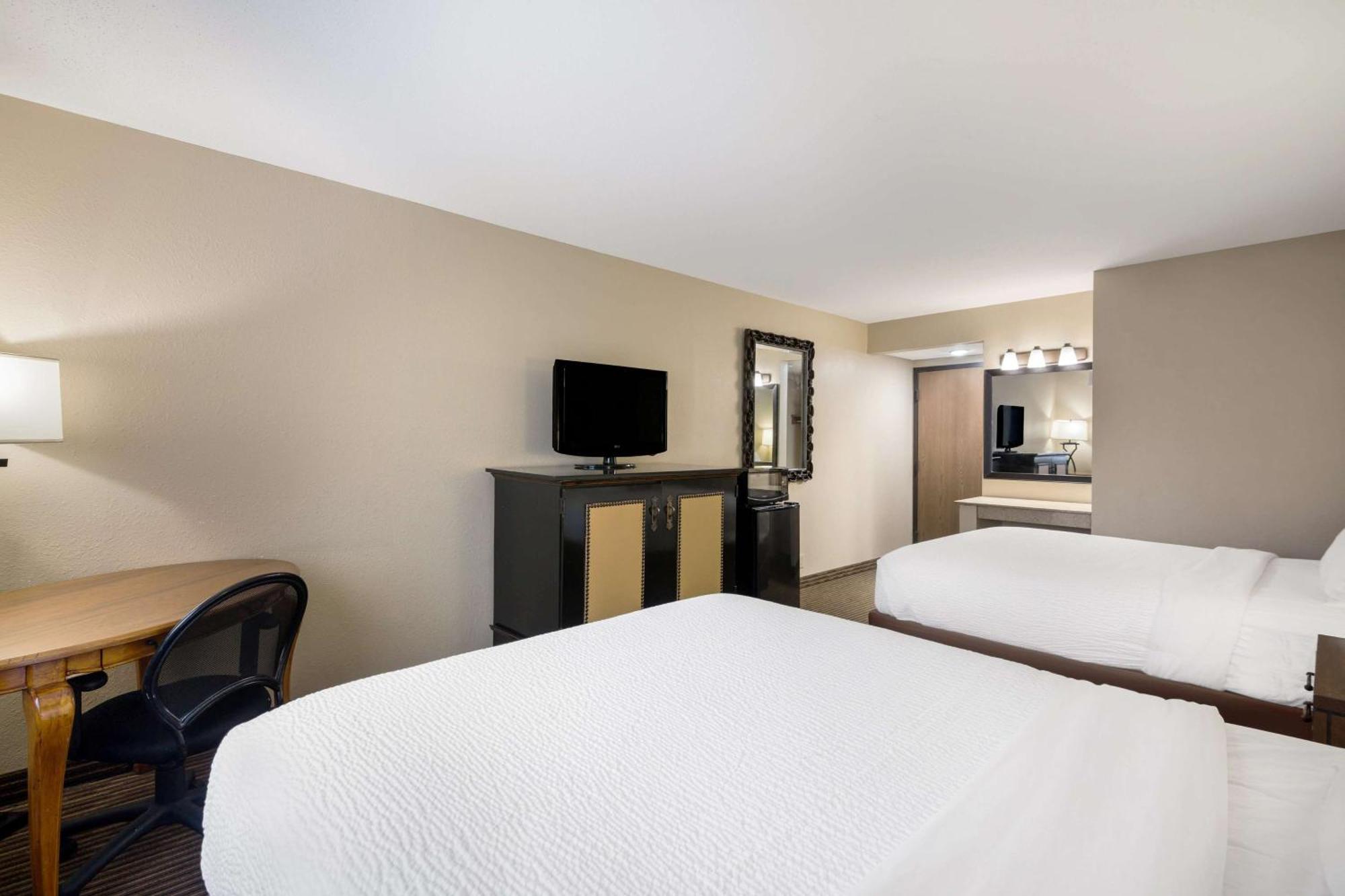 Revel Hotel Minot - Surestay Collection By Best Western Bagian luar foto