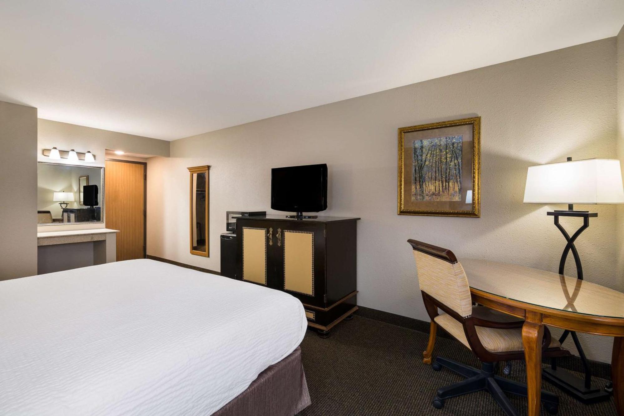 Revel Hotel Minot - Surestay Collection By Best Western Bagian luar foto