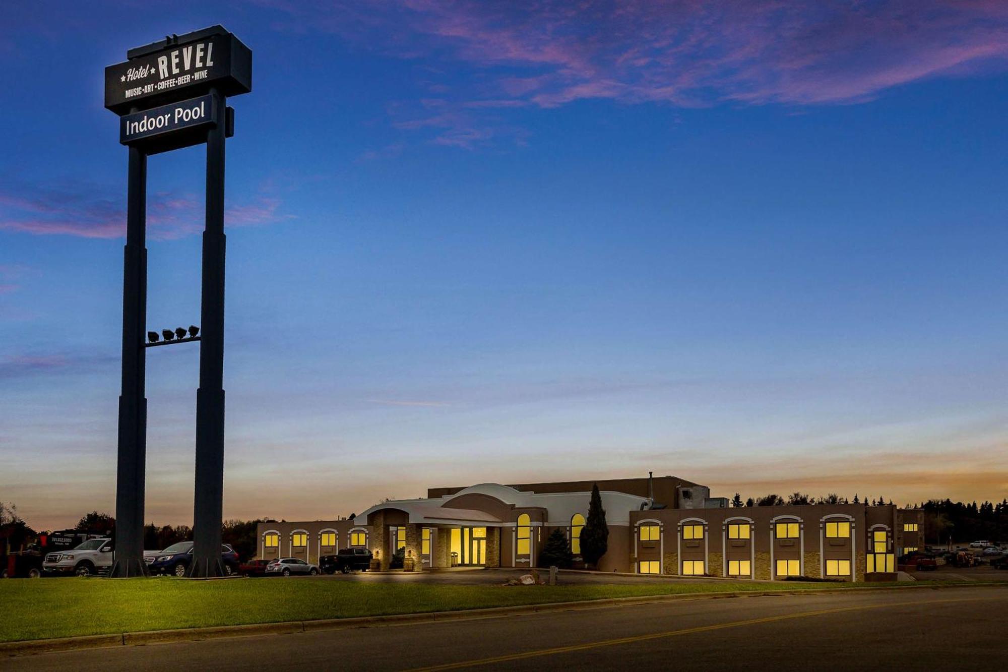 Revel Hotel Minot - Surestay Collection By Best Western Bagian luar foto