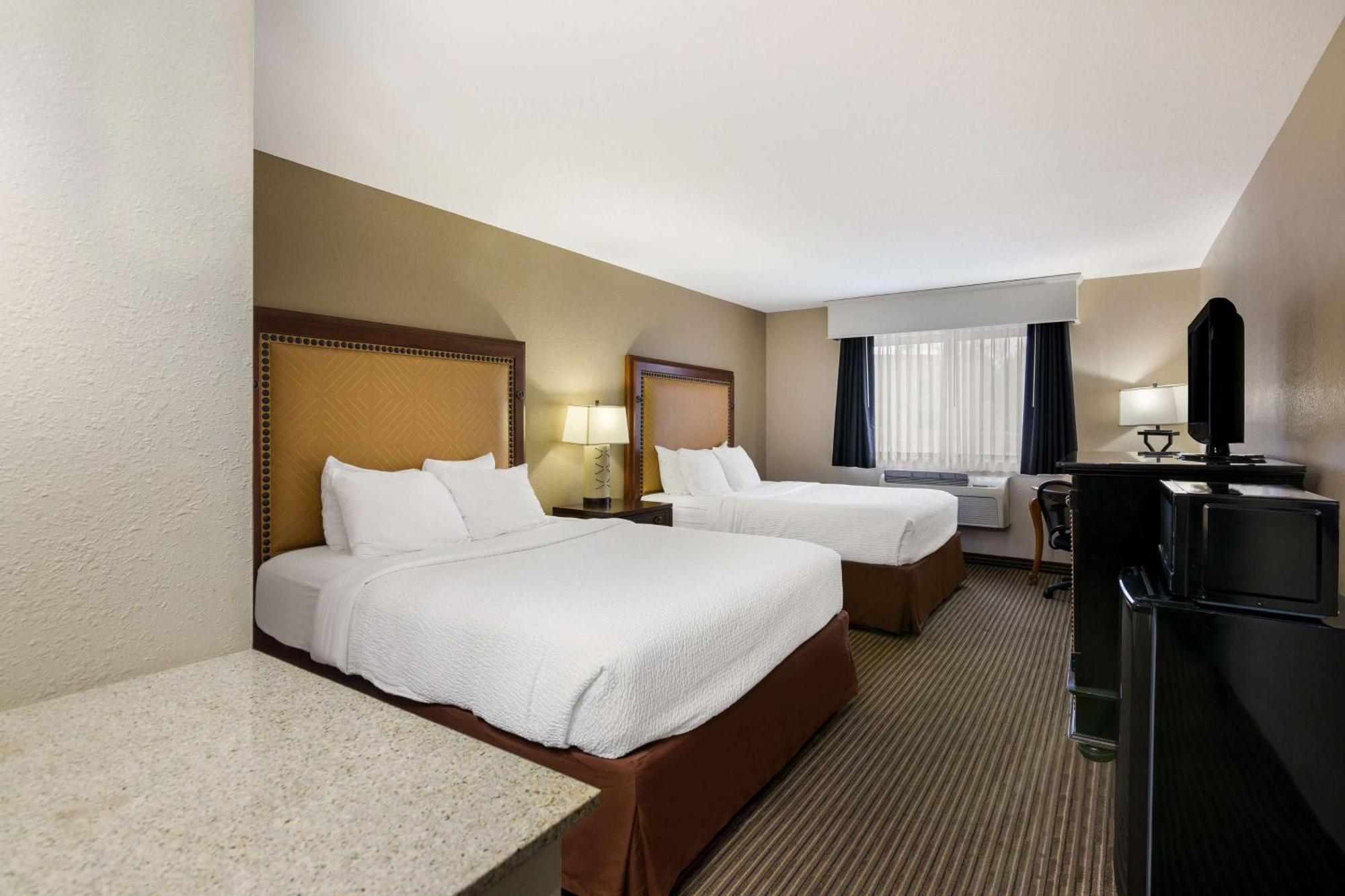 Revel Hotel Minot - Surestay Collection By Best Western Bagian luar foto